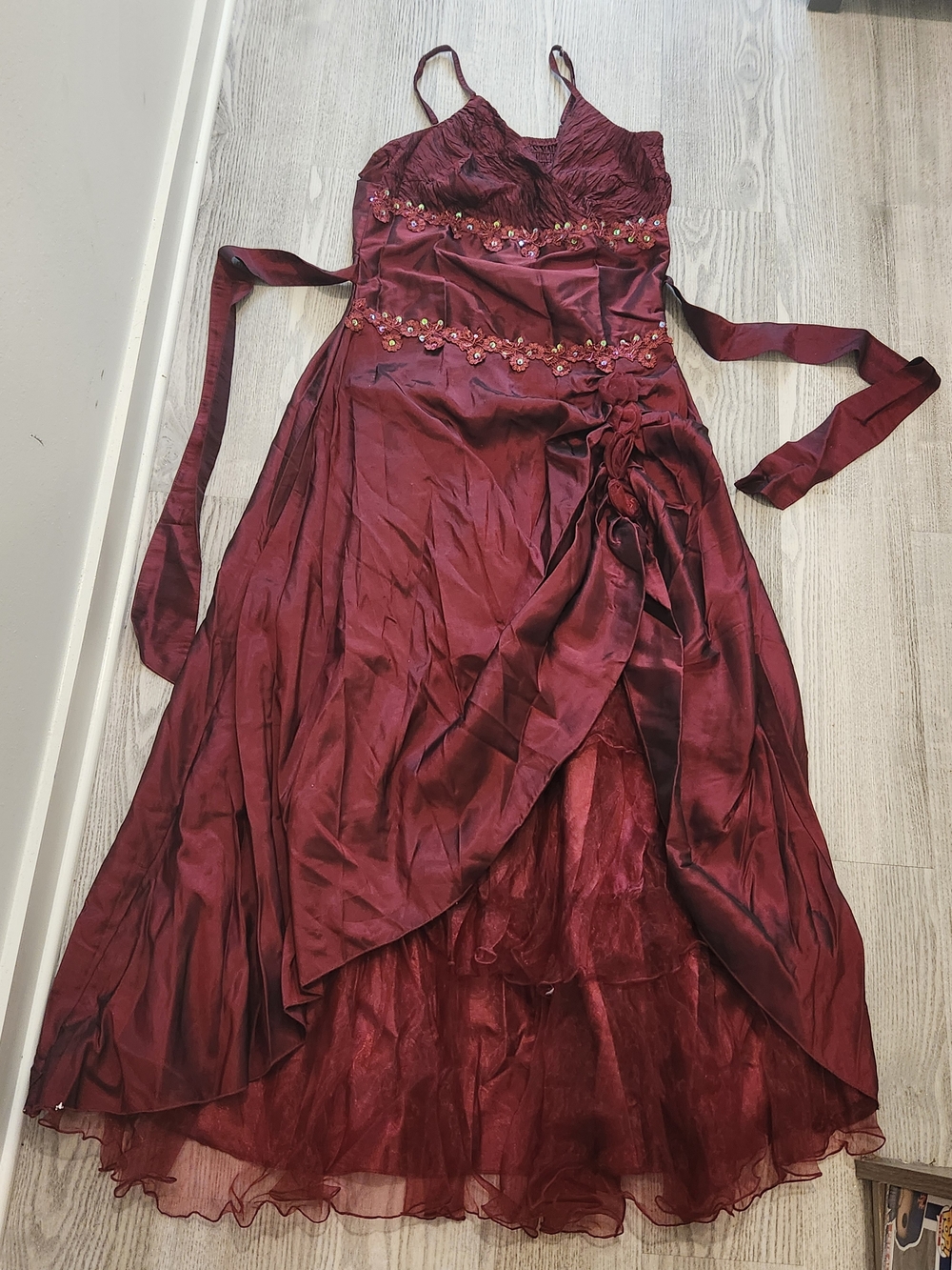 Elegant Burgundy Evening Dress with Floral Beaded Waist